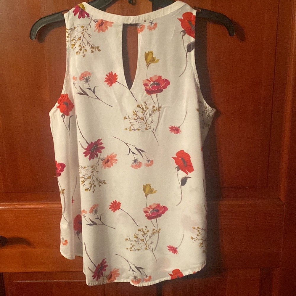 OLD NAVY SLEEVELESS TOP SIZE MEDIUM - Picture 2 of 3